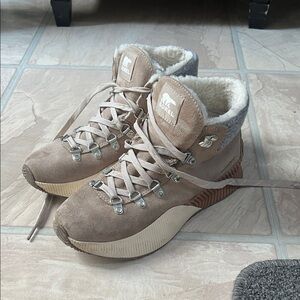 Sorel Women's Tan and Gray Winter Boots